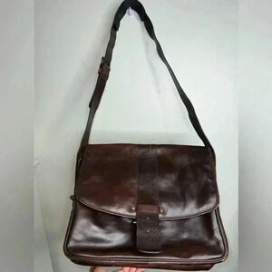 Kenneth Cole 100% Genuine Leather Crossbody Computer Bag